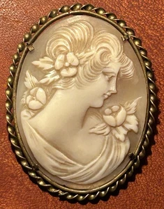 Elegante spilla/ciondolo grande cammeo intagliato. L-#3833. - Foto 1 di 6