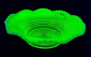 Vintage 7" Yellow Vaseline Opalescent Glass Ribbed Spiral Model Flint Albany Ruf - Picture 1 of 8