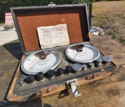 Voltmètre Ampèremètre Ancien Valise en bois en bon état dans sa boite d'origine  - Photo 1/3