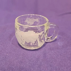 VINTAGE NESTLE CO.   ETCHED WORLD GLOBUS KAFFEETASSEN 70er Jahre - Bild 1 von 13