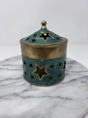 Caja de baratijas estrella de latón vintage soporte popurrí linterna turquesa pátina India Foto 1 de 4