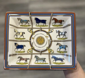 Hermès "Couvertures Et Tenues De Jour" Porzellan Pferd Tablett Neu Original Teller - Bild 1 von 5