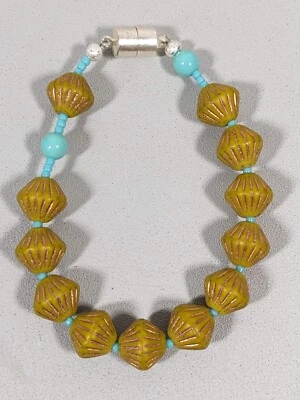 Mid Century Modern Atomic Gold Tone Metallic Bead Blue Magnetic Bracelet 7 in - Image 1 of 4