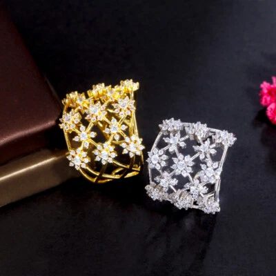 Anillo de compromiso nupcial ancho hueco flor circonita cúbica chapado en oro amarillo para novias Foto 1 de 4