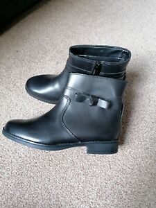 Clarks girlsLeather Boots School Shoes 1.5F-Brand New