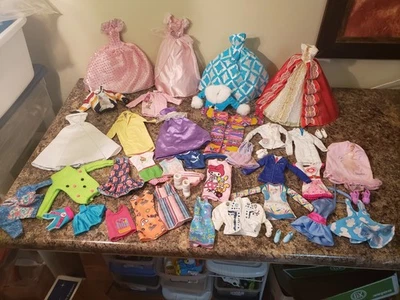 Ropa y zapatos vintage para muñeca Barbie - TODAS las marcas incluyendo zapatos lote de 47 piezas Foto 1 de 4