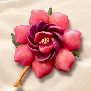 Broche Flor Concha Hecho a Mano Vintage Rosa Púrpura Figura Recuerdo Mediados de Siglo - Imagen 1 de 9