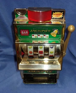 VINTAGE WACO AUTOMATIC GOLDEN JACKPOT SLOT MACHINE BANK - JAPAN - WORKS !! - Picture 1 of 7