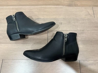 Botines Naturalizer Claire para mujer con cremallera negros imitación cuero talla 7 medianos EE. UU. Foto 1 de 4