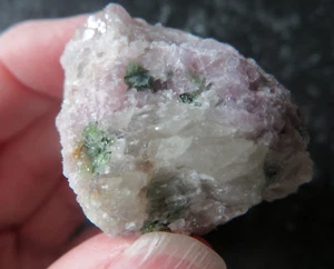 LEPIDOLITA 'FLOR' con TURMALINA VERDE Y QTZ (54,0 gramos / 40 mm) NATURAL (A2) - Imagen 1 de 9