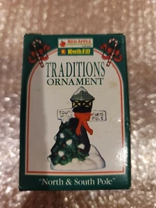 1997 Kwik Fill North & South Pole Traditions Christmas Ornament Red Apple Cerami - Bild 1 von 3