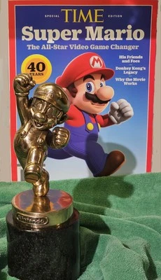 Nintendo Bronce Super Mario Trofeo-Estatua-Premio al Empleado Raro No Para Reventa Sin Reserva Foto 1 de 4