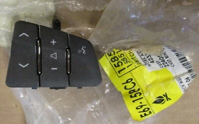 2008 Cadillac STS Steering Wheel-Remote Switch Button GM # 15851238 - Image 1 of 2