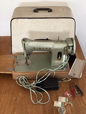 vintage ancienne MACHINE à COUDRE SINGER 169 169B en METAL socle bois SIMANCO - Photo 1/4