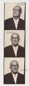 Elderly Gentleman’s Playful Struggle in the Photo Booth Trilogía Instantánea inusual - Imagen 1 de 7
