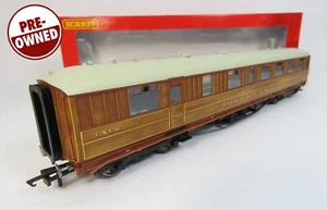 OO Gauge Hornby R4173D LNER Teak 61ft 6in Buffet Coach - Picture 1 of 4