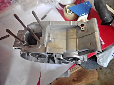 Yamaha DT1 1970 cárteres de motor izquierdo/derecho Foto 1 de 4