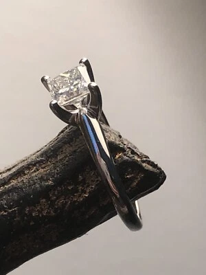 engagement ring - Image 1 of 3