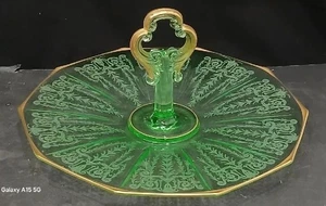 Antique 1927 Cambridge Glass Handled Etched Light Emerald Green Sandwich Tray - Imagen 1 de 5