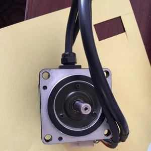 Un servomotore usato yaskawa SGMP-02V3YG11 SPEDIZIONE DHL - Foto 1 di 1