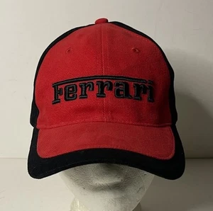 Cappello Ferrari Vintage 2002 Licenza Ufficiale Cinghia Regolabile Berretto Rosso e Nero - Foto 1 di 13