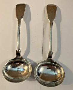 Pr. de cucharones de salsa antiguos de plata con monograma inglés M 19 cm (¡SP!)9 - Imagen 1 de 4