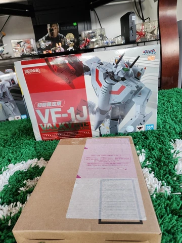 DX Chogokin Macross VF-1J Valkyrie Hikaru Ichijo  Bandai New In Box Cover