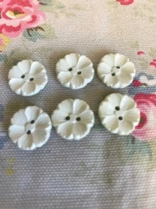 6 WHITE  Flower Shape  Vintage  Plastic Buttons - Picture 1 of 3