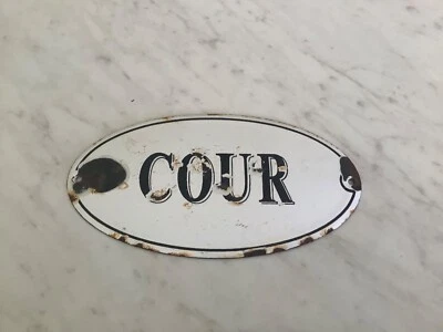 Antique FRENCH PORCELAIN ENAMEL PLAQUE Sign “COUR” - Courtyard - Imagem 1 de 4