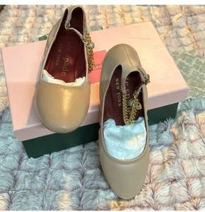 Kate Spade New York beautiful Crush shoes with 2 charms size 7.5 - Picture 1 of 6