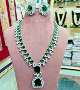 Elegante Collana Verde Trending Neeta Ambani Qualità Premium con Orecchino - Foto 1 di 3