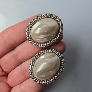 Pendientes vintage Sarah Coventry tono plata imitación barroco perlas clip - Imagen 1 de 3