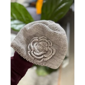 Mädchen Kleinkind Strickmütze schimmernd silber Blumendetail | Größe Small 12-24 Monate  - Bild 1 von 6