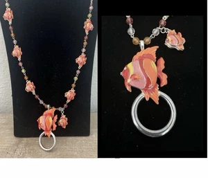 Collana Smalto Pesce Tropicale Rosa Arancio Perline Tono Argento Catena Spiaggia Costa - Foto 1 di 8