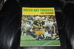 1963 GREEN BAY PACKERS FOOTBALL YEARBOOK  - Picture 1 of 2
