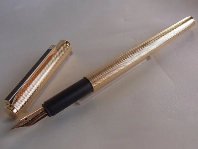 Pluma Estilográfica Dunhill Chapada en Oro Cebada 14K F Plumín Línea Negra Clip Foto 1 de 4