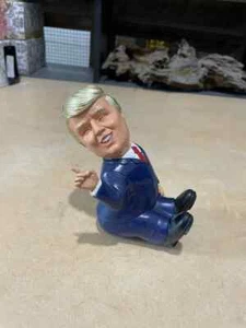 Donald Trump Resin Funny Ornament Cartoon Figure Mini Statue Decor - Picture 1 of 6