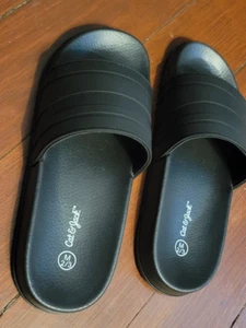 BRANDNEU * M 2/3 * Cat & Jack schwarze Slipper Pantoletten Sandalen Jugendgröße - Bild 1 von 3