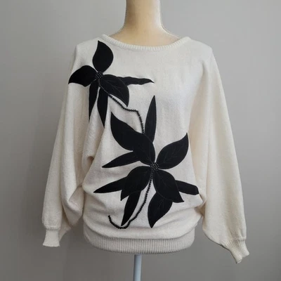 Suéter CRISTINA Talla Grande Marfil Manga Dolman con Terciopelo Negro Flores de Pascua Foto 1 de 4