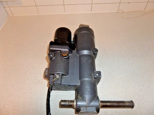 OEM YAMAHA POWERTRIM F 75 F 80 F 90 F 100 PARTNR 6D8-43800-01-8D - Picture 1 of 3