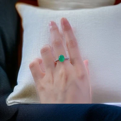 Anello grande ovale in argento sterling 925 con zirconi verdi misura 8 US - Immagine 1 di 4