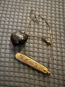 Antike Taschenuhrkette mit Messer & Freimaureranhänger - Bild 1 von 7