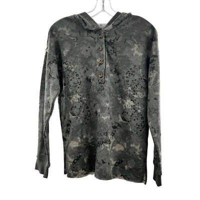 Maurices 女式迷彩套衫连帽衫绿色 S 码全新 — 第 1/4 张图片