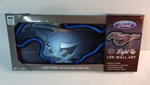 Ford Mustang - Luce LED Blu Simulata Neon da Parete Arredamento Casa 18" x 8" - Foto 1 di 9