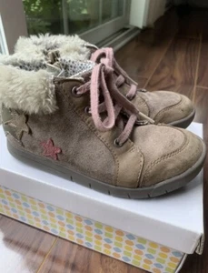 Clarks Girl Crazy Cake Suede Boots Booties Faux Fur Trim Mushroom Brown Sz 10 M - Picture 1 of 9