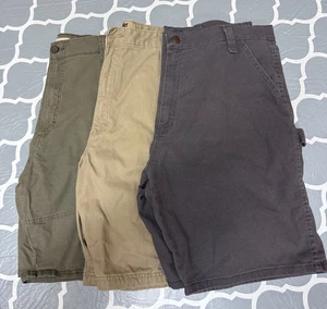 Tres pares de pantalones cortos cargo Wrangler para hombre 38 x 10 grises, caqui, oliva ajuste relajado - Imagen 1 de 9