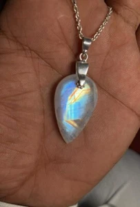 Ciondolo pietra di luna arcobaleno 4A qualità argento 92,5 cabochon forma pera con catena - Foto 1 di 19