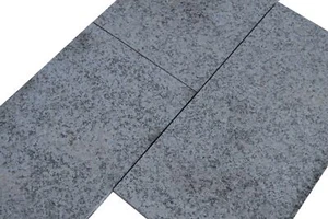 Granit Santiago G2 - 60 x 30 x 2 cm Geflammt - 100 Stück = 18 m² - Bild 1 von 2