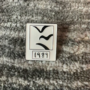 Taylor Swift Inspired Pin 1989 Enamel Photo Swiftie TS Seagulls Broach Backpack - Picture 1 of 7