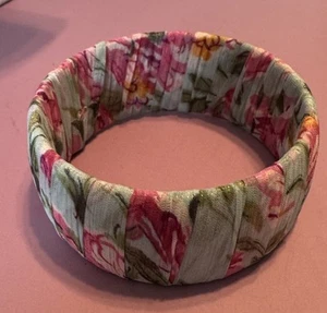 Pretty Vintage Floral Fabric Wrapped Bangle Bracelet Fits 6-7” Wrists - Picture 1 of 5